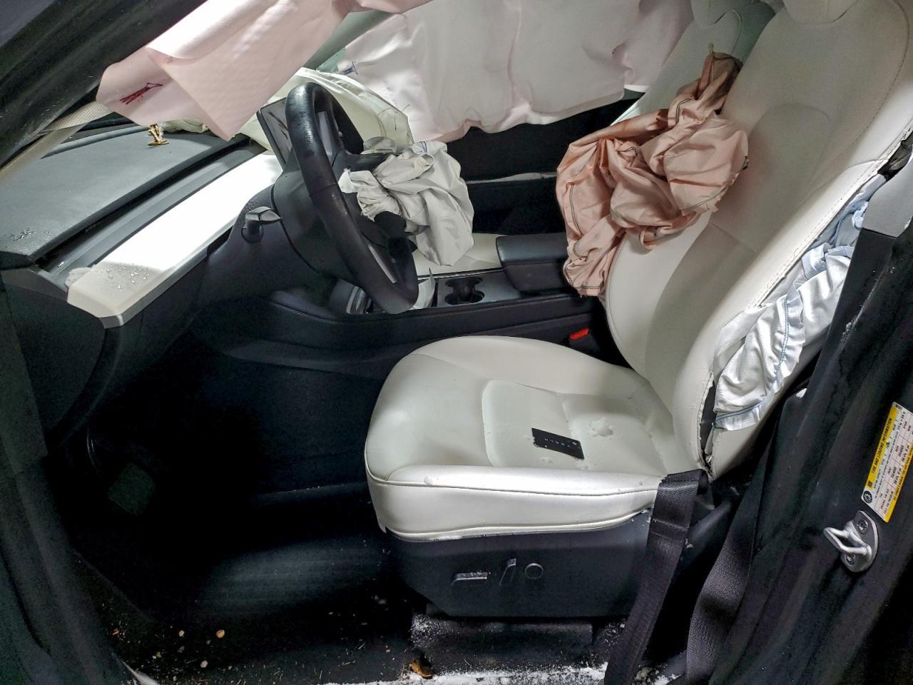 2023 Tesla Model Y - Image 7