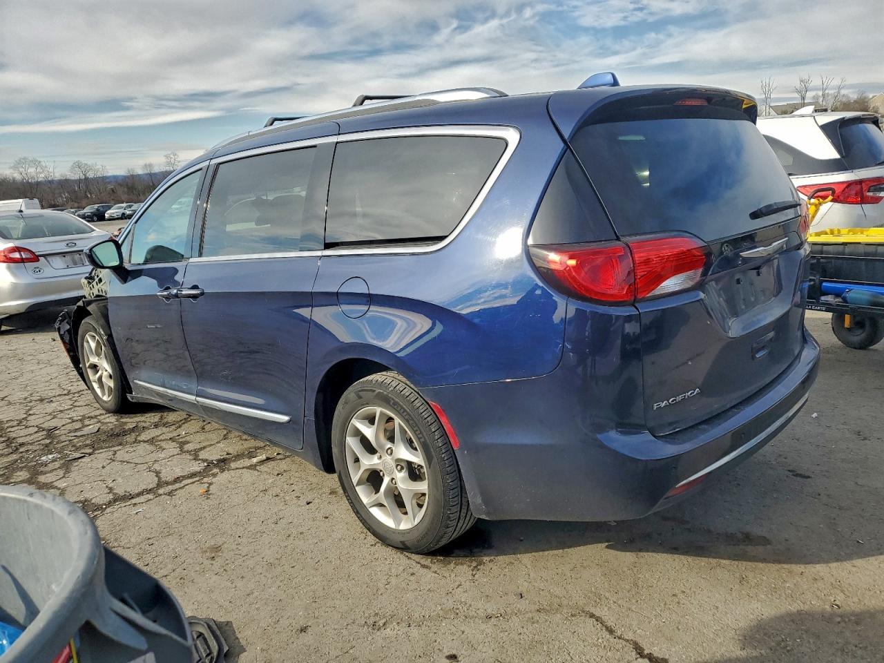 2017 Chrysler Pacifica Touring L Plus - Image 2