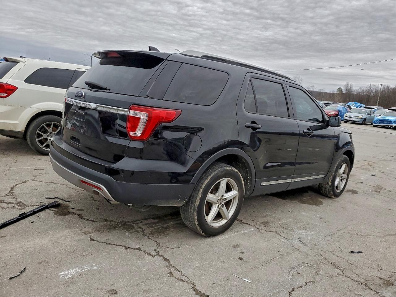 2017 Ford Explorer Xlt - Image 3