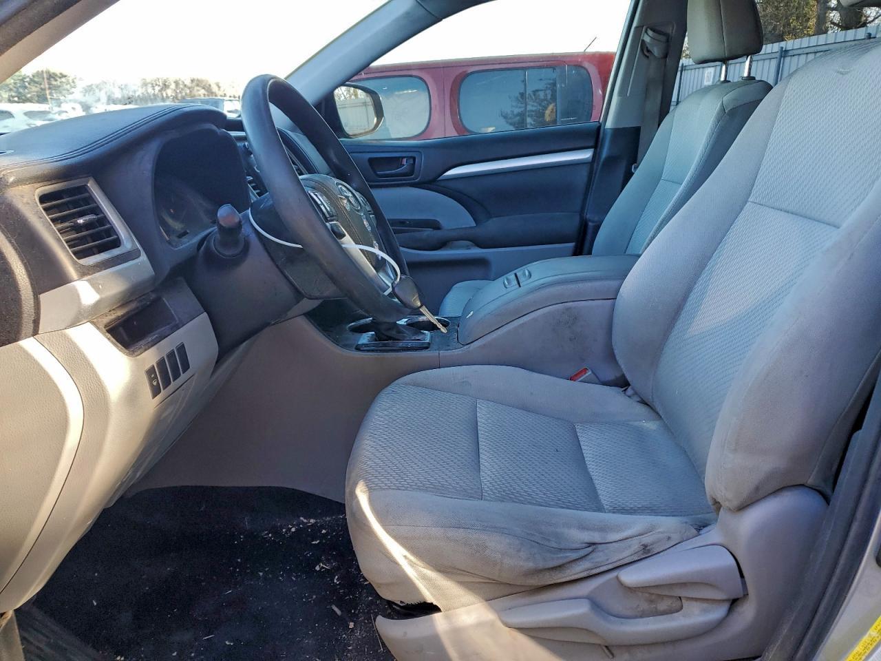 2015 Toyota Highlander Le - Image 7