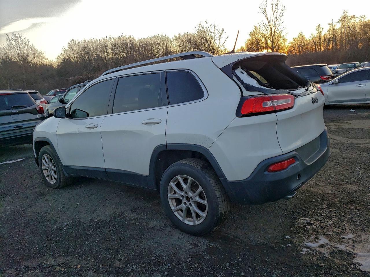 2014 Jeep Cherokee Latitude - Image 2