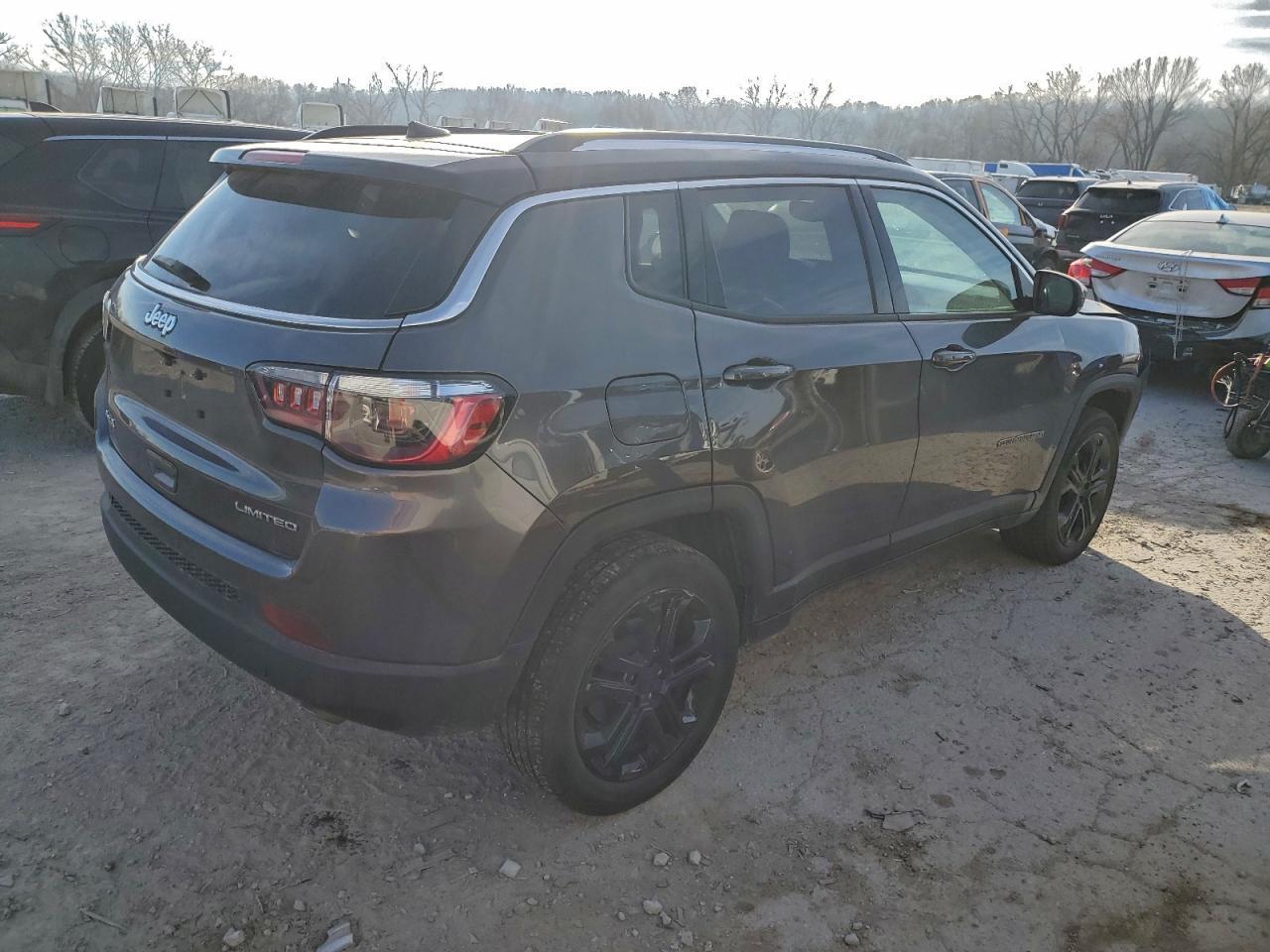 2022 Jeep Compass Limited - Image 3