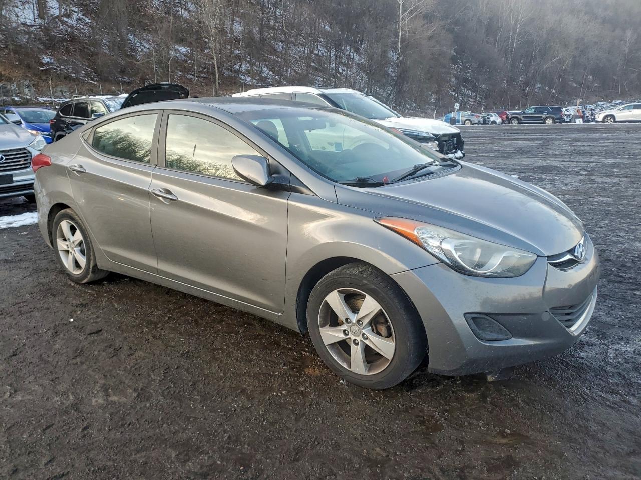 2013 Hyundai Elantra - Фото 4