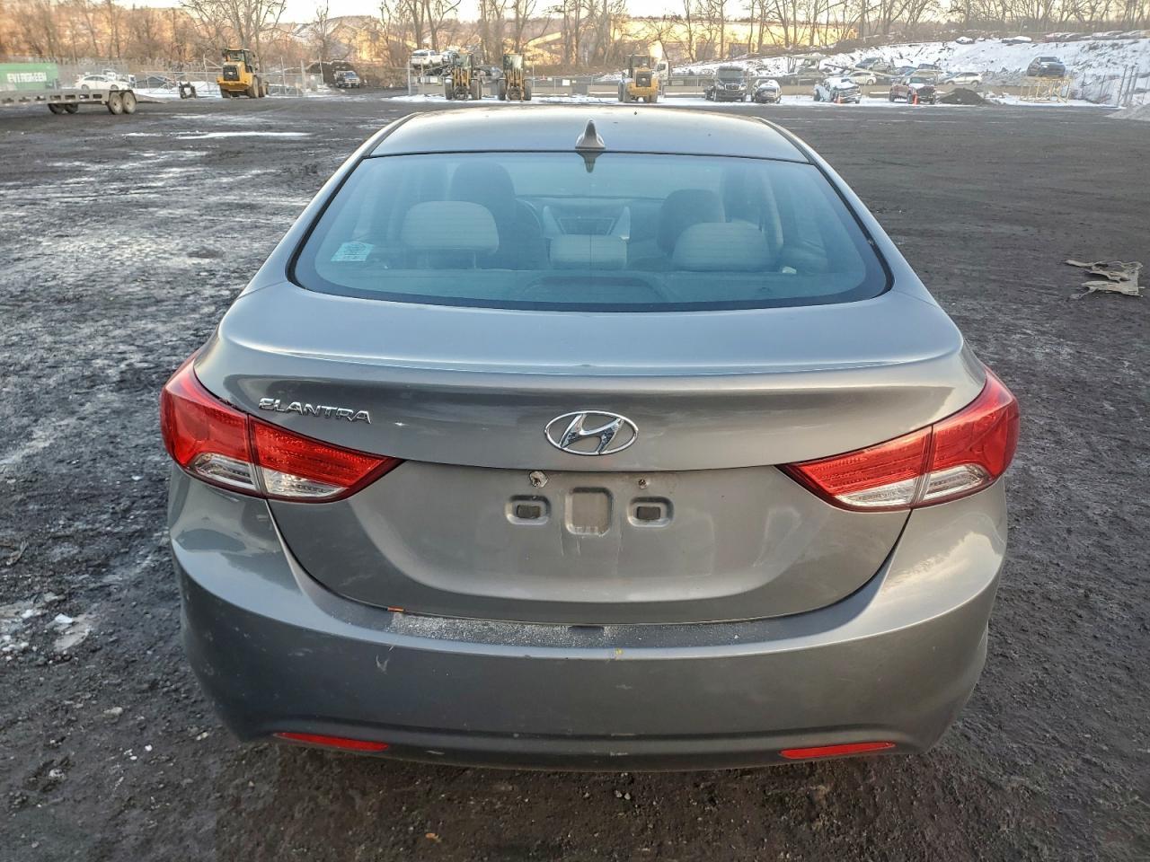2013 Hyundai Elantra - Фото 6