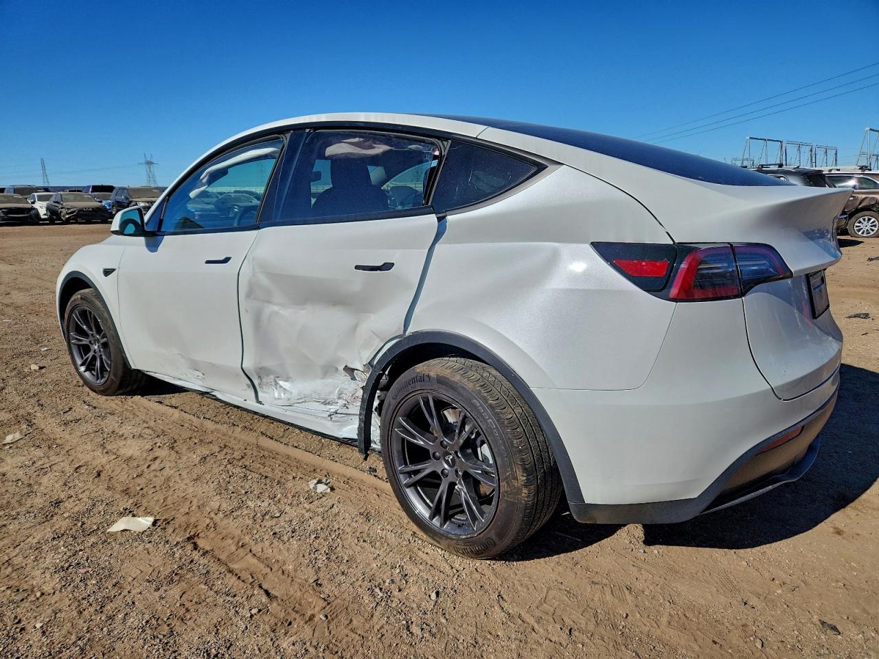 2025 Tesla Model Y - Фото 2