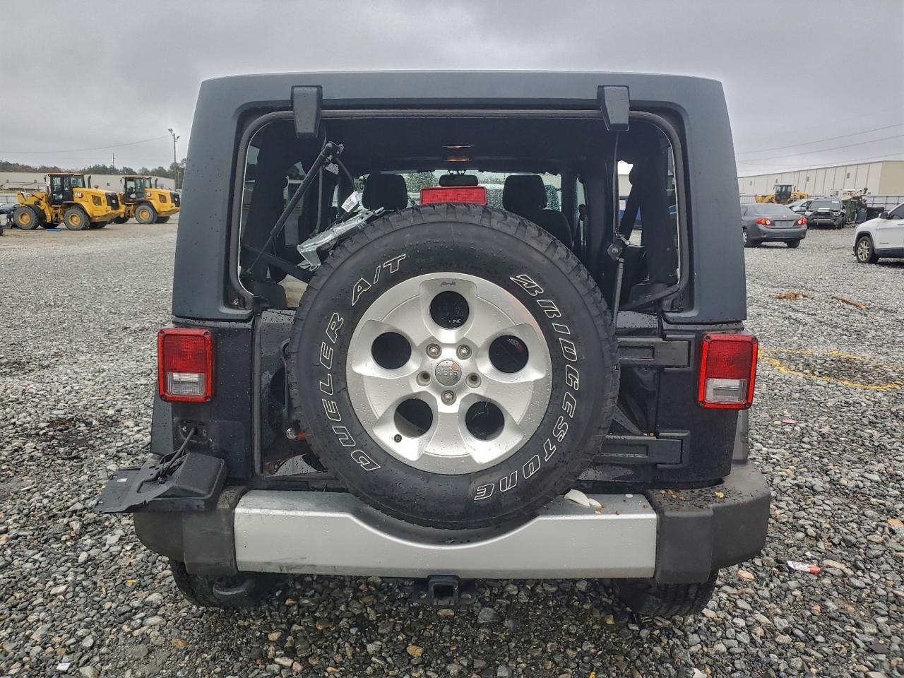 2013 Jeep Wrangler Unlimited Sahara - Image 6