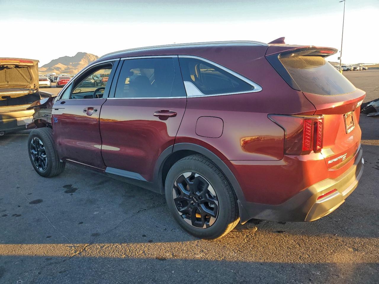 2025 Kia Sorento S - Фото 2