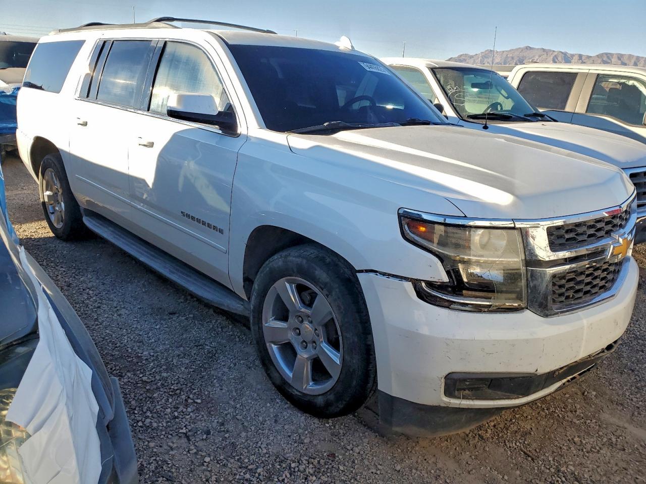 2017 Chevrolet Suburban C1500 Ls - Фото 4