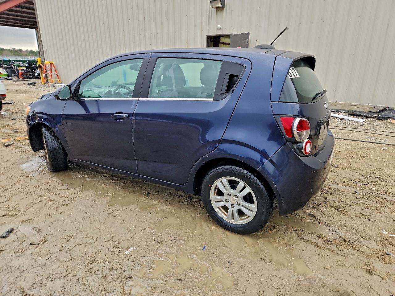 2016 Chevrolet Sonic Lt - Фото 2