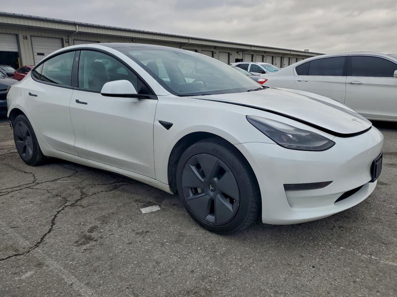 2023 Tesla Model 3 - Фото 4