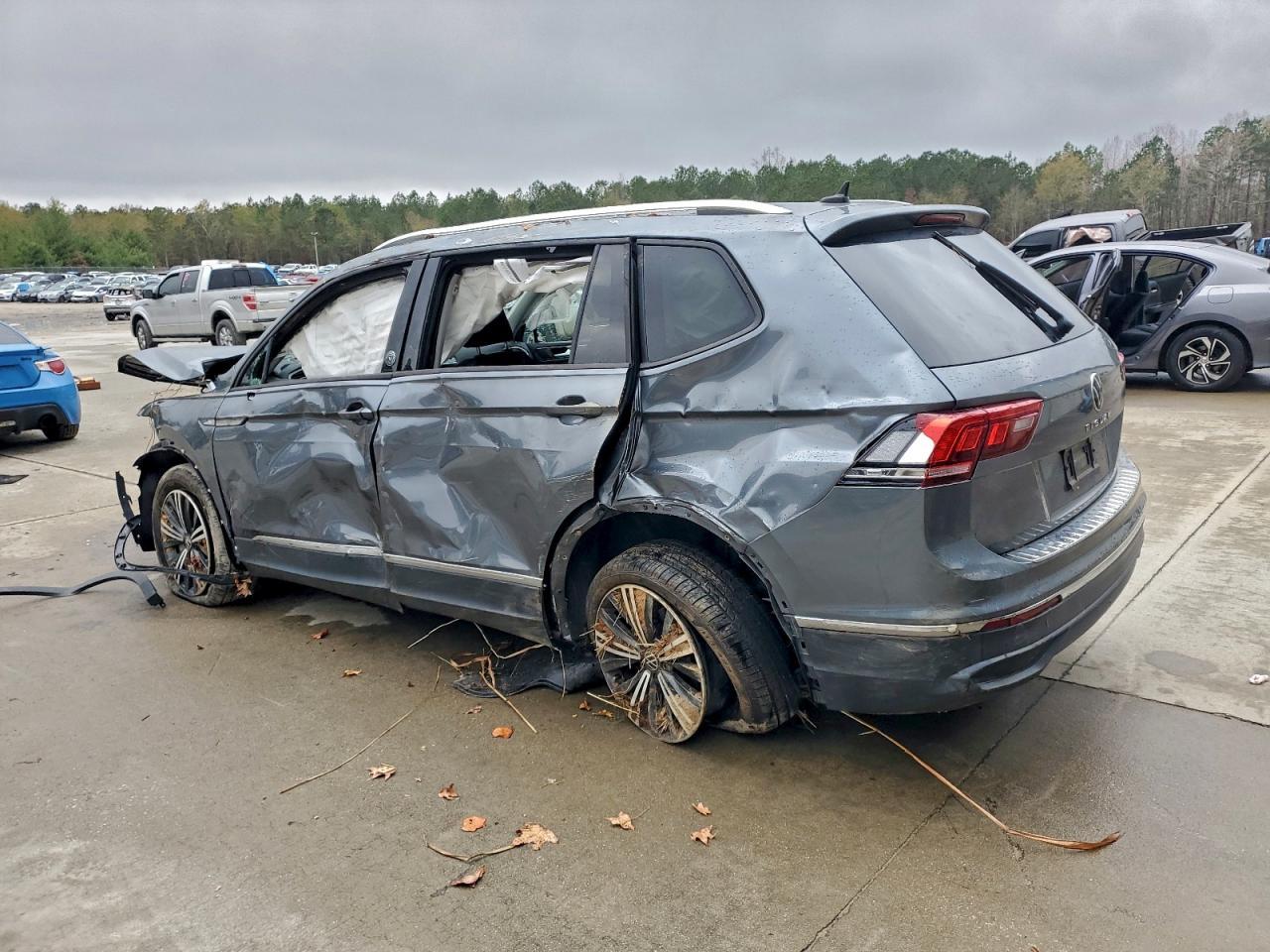 2024 Volkswagen Tiguan Se - Image 2