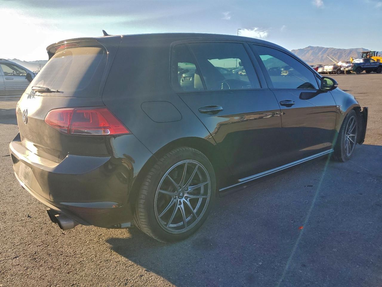 2017 Volkswagen Golf R - Image 3