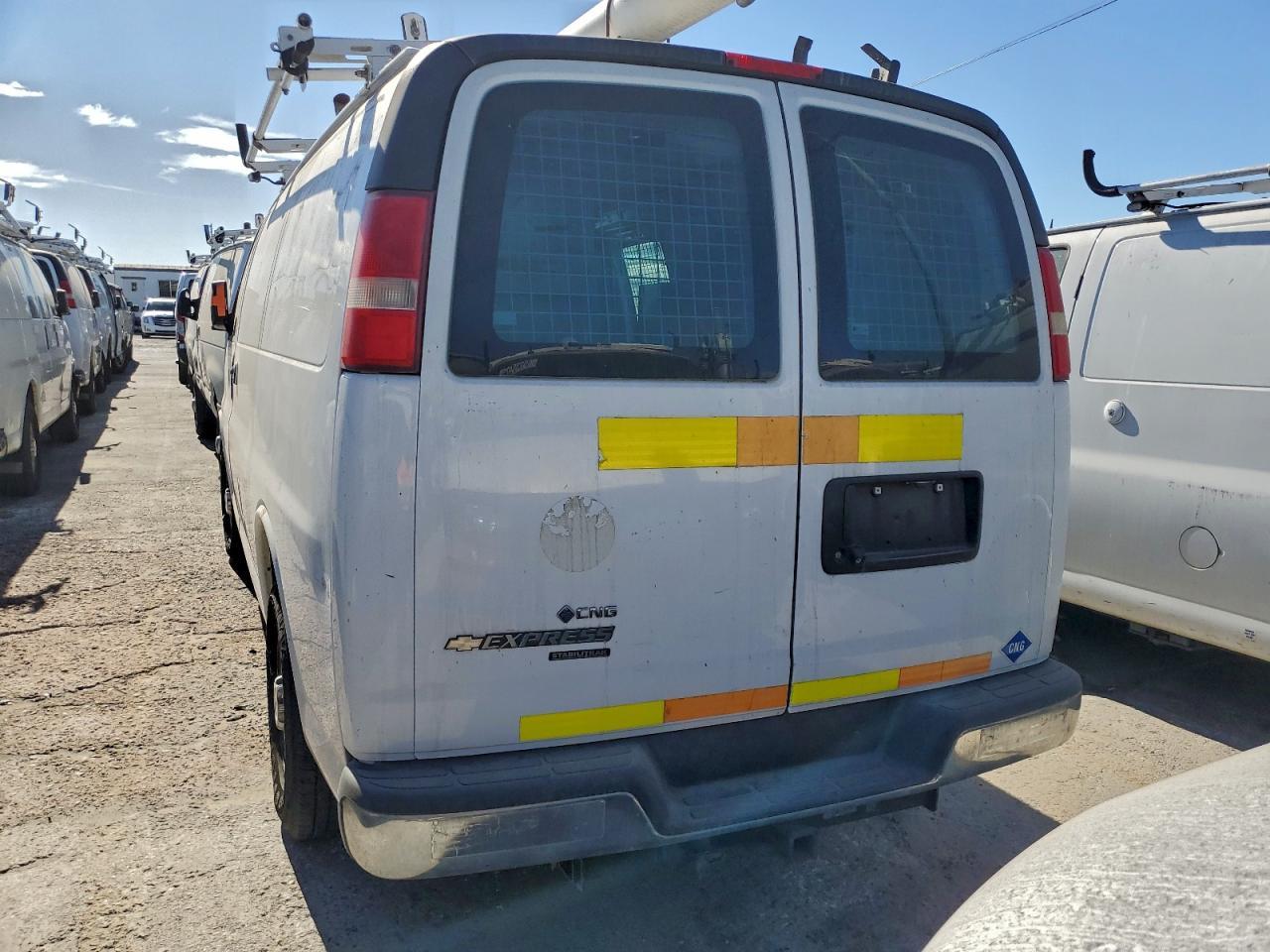 2014 Chevrolet Express G2500 * Cargo * Pri Fleet * - Image 6