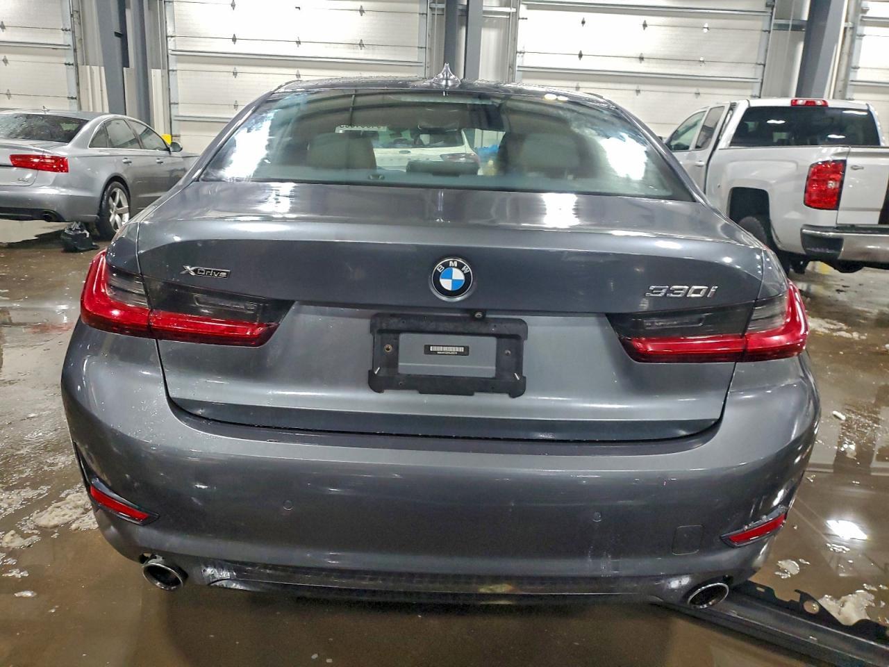 2019 BMW 330Xi - Фото 6