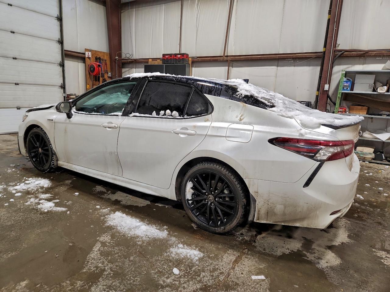 2021 Toyota Camry Xse - Фото 2