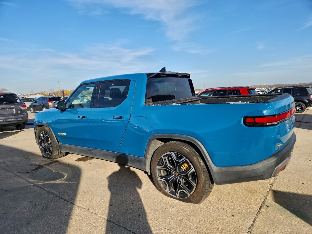 2022 Rivian R1T Adventure - Фото 2