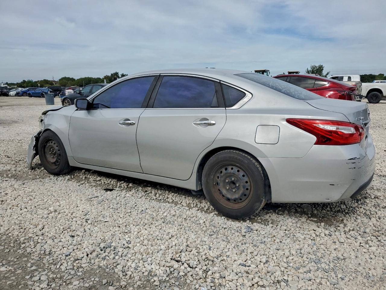 2010 Nissan Altima 2.5 - Фото 2