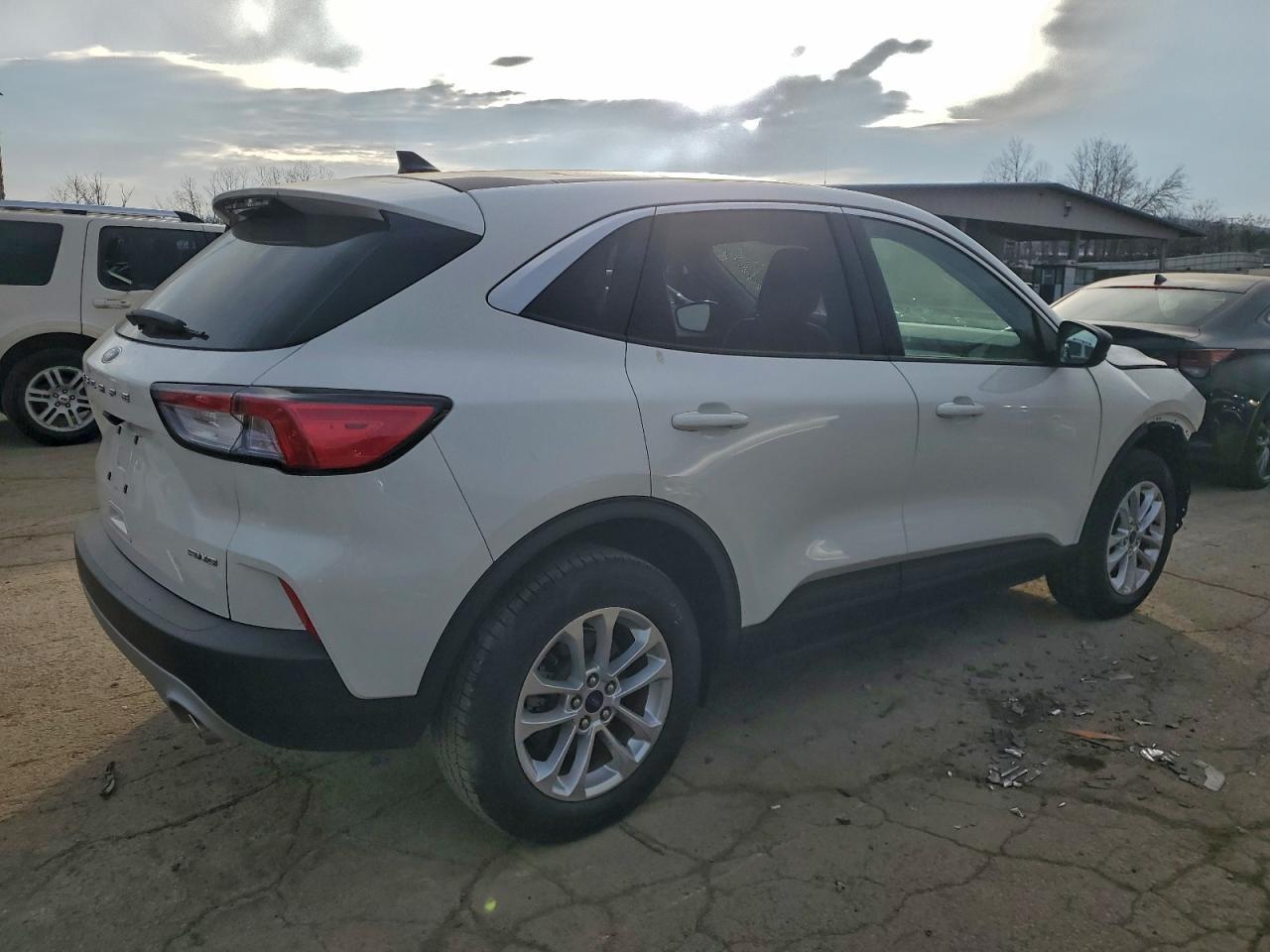 2022 Ford Escape Se - Фото 3
