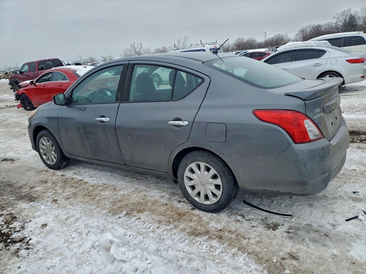 2019 Nissan Versa S - Фото 2