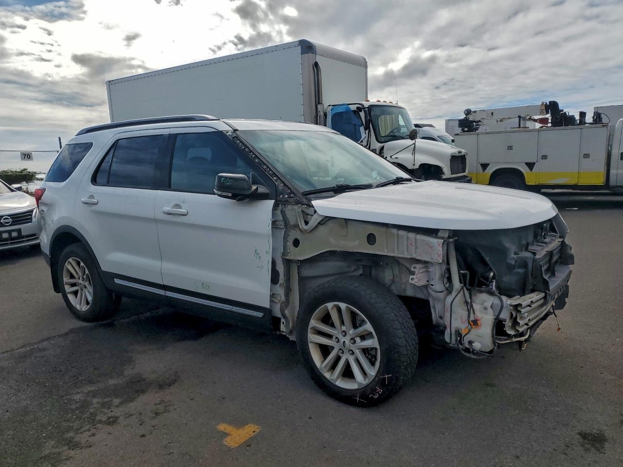 2017 Ford Explorer Xlt - Image 4