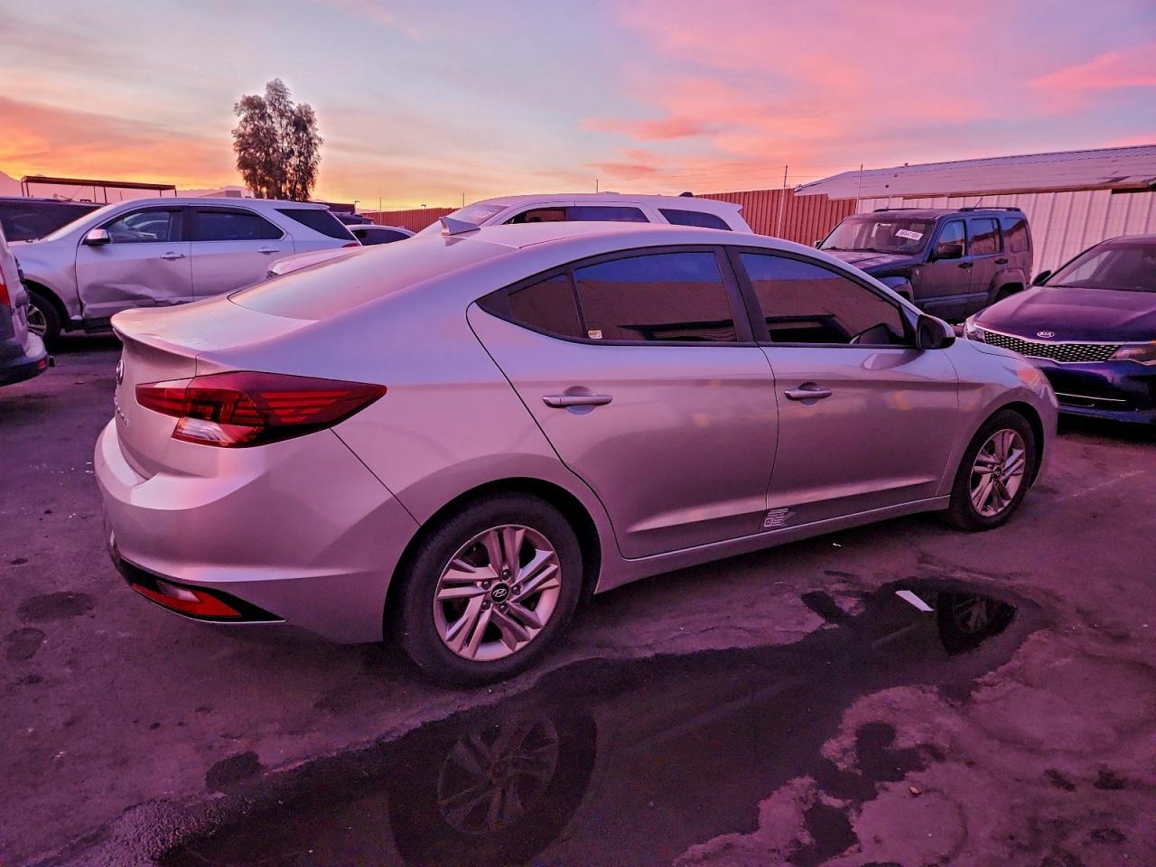 2020 Hyundai Elantra Sel - Image 3