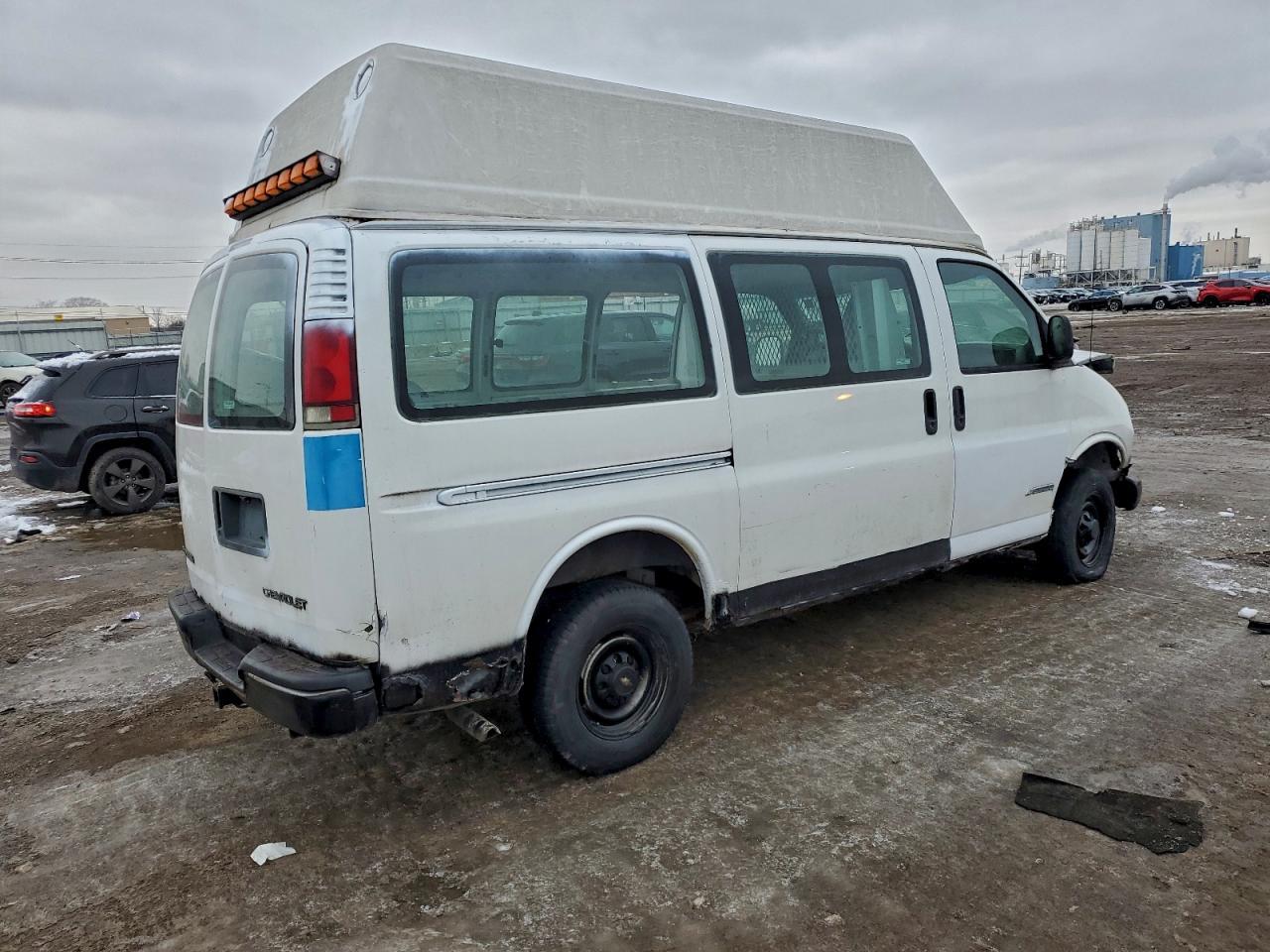 2001 Chevrolet Express G2500 - Image 3