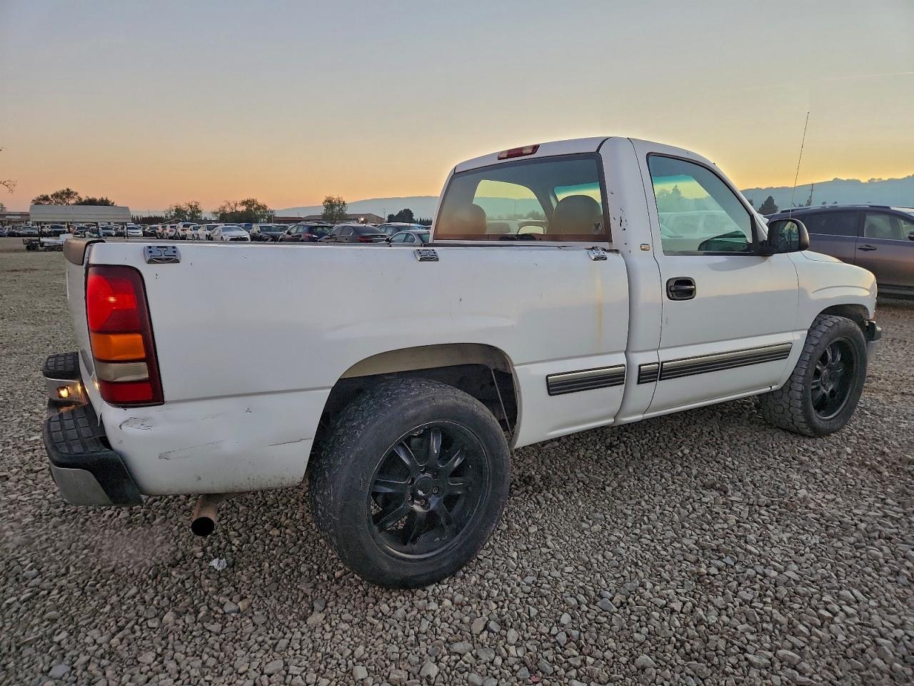 2000 Chevrolet Silverado C1500 - Фото 3