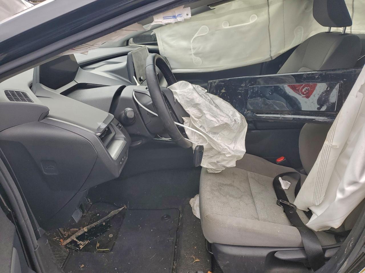 2023 Toyota Prius Le - Image 7