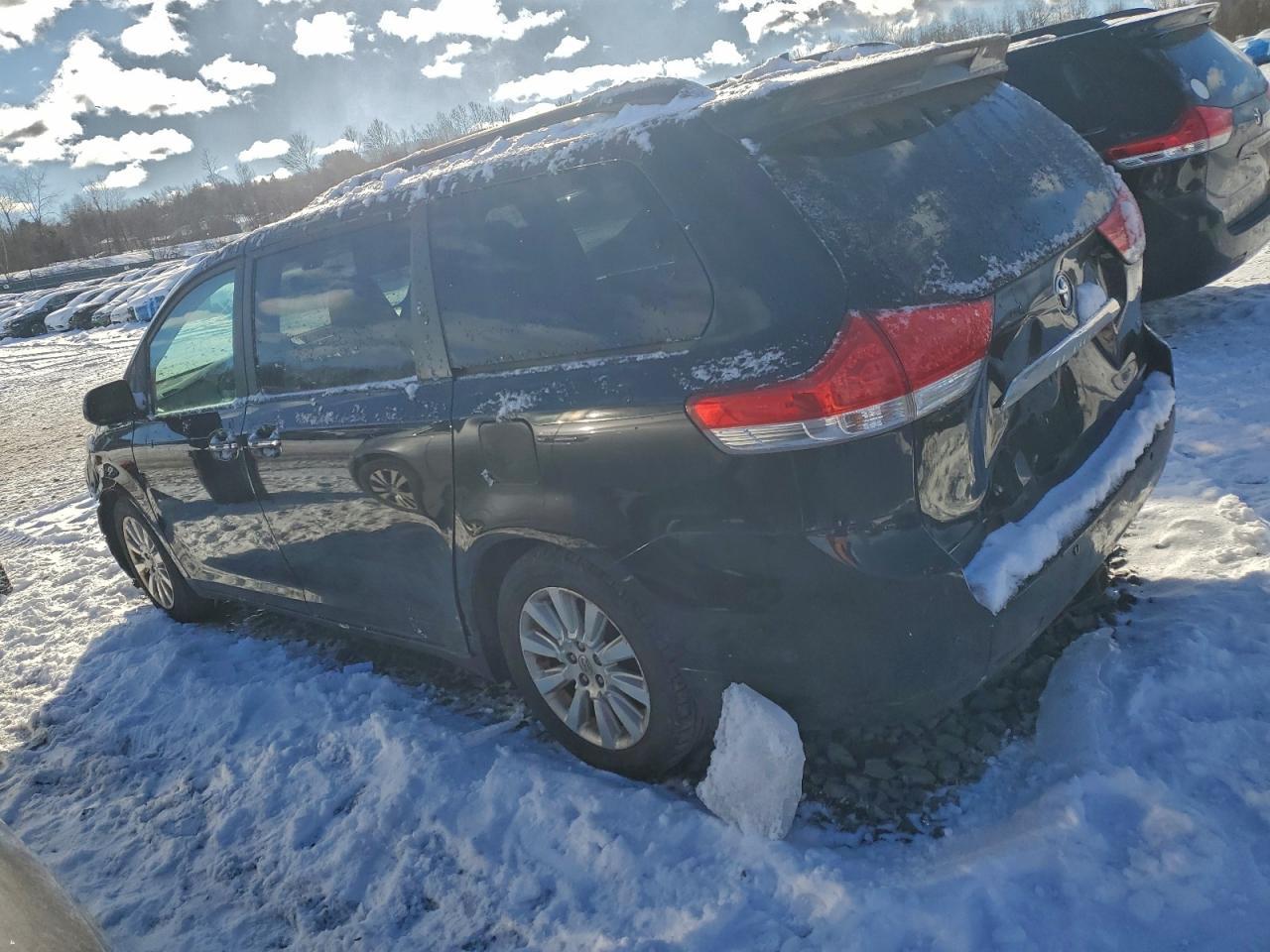 2012 Toyota Sienna Xle - Фото 2