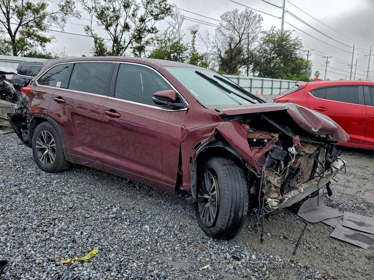 2018 Toyota Highlander Le Plus - Image 4