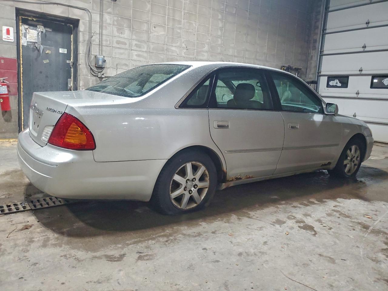 2001 Toyota Avalon Xls - Image 3