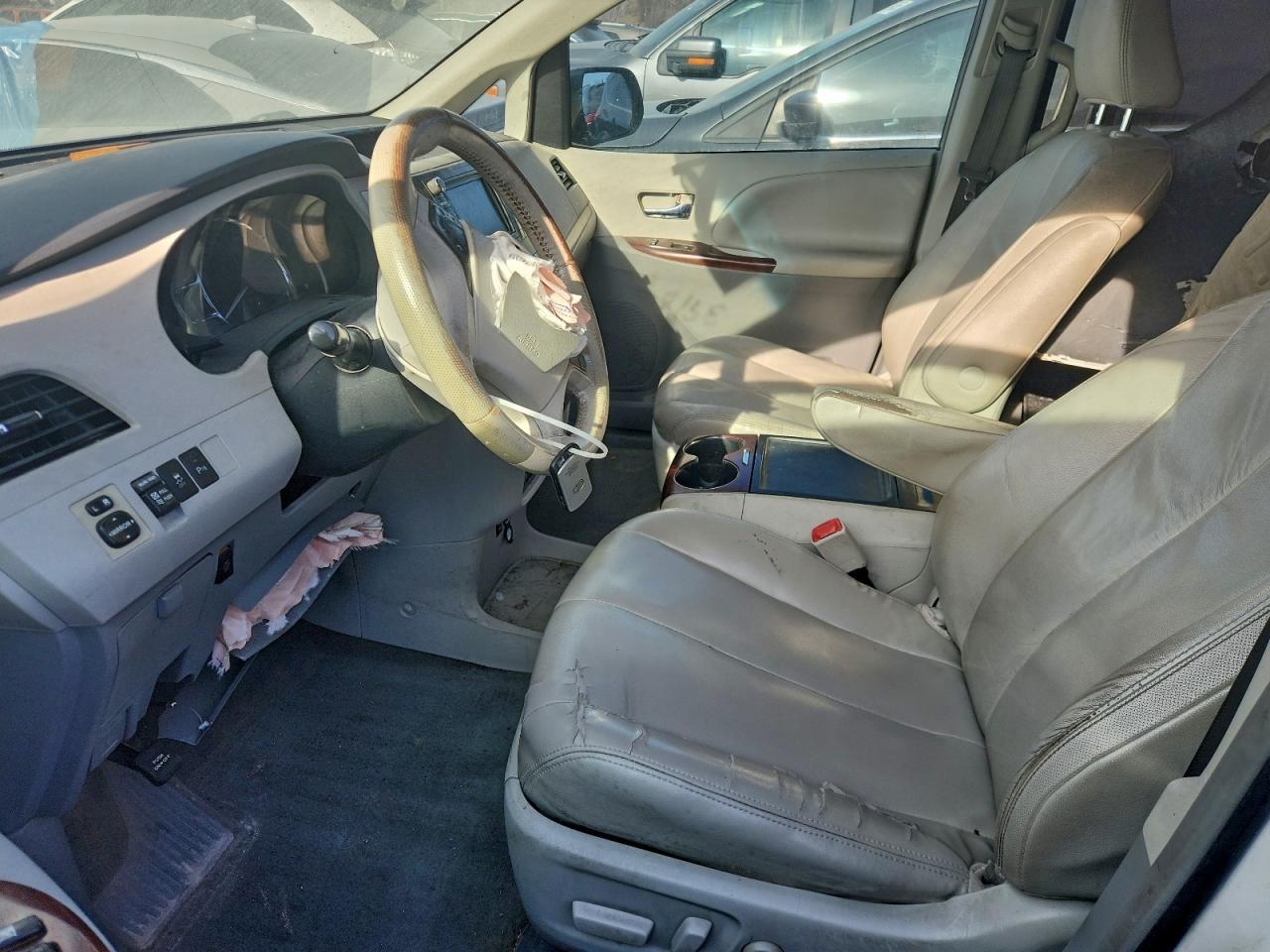 2012 Toyota Sienna Xle 8-Passenger - Фото 7