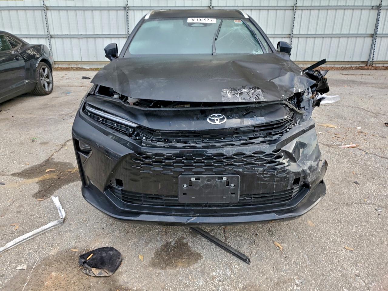 2025 Toyota Crown Signia Xle - Image 5