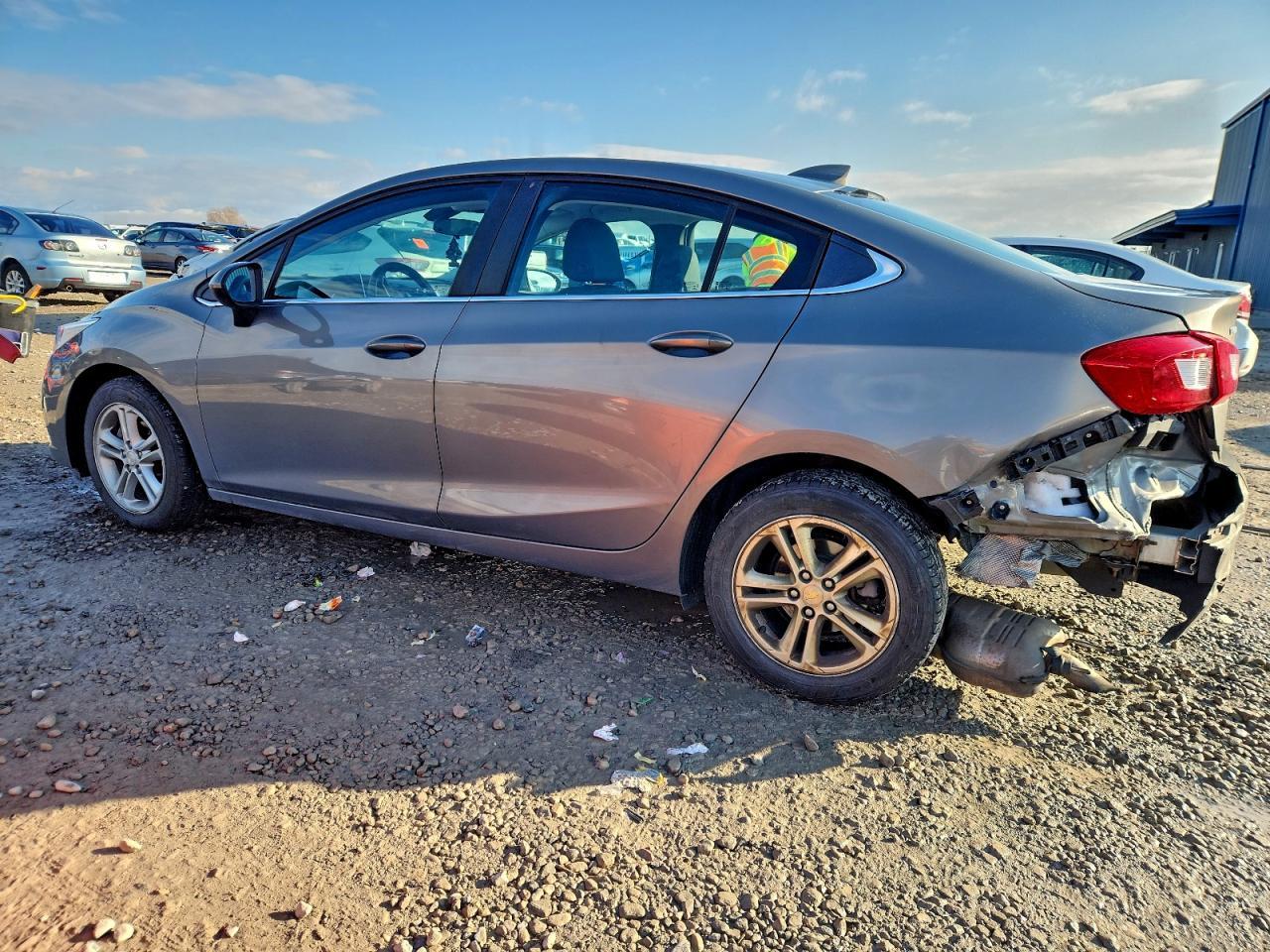 2018 Chevrolet Cruze Lt - Image 2