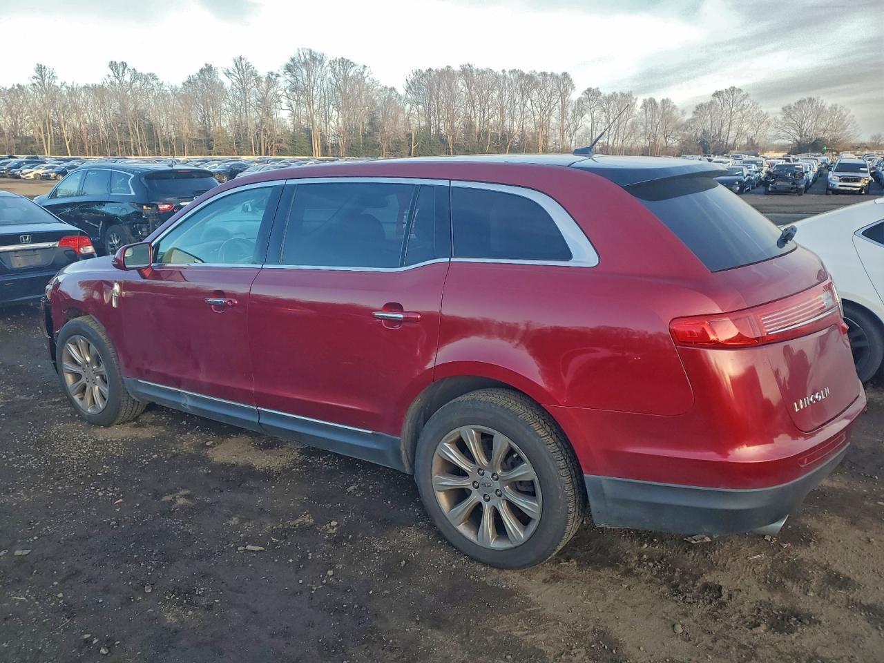 2013 Lincoln Mkt - Image 2