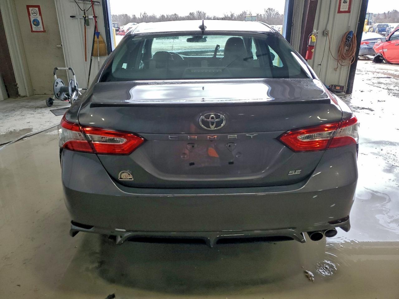 2020 Toyota Camry Se - Фото 6