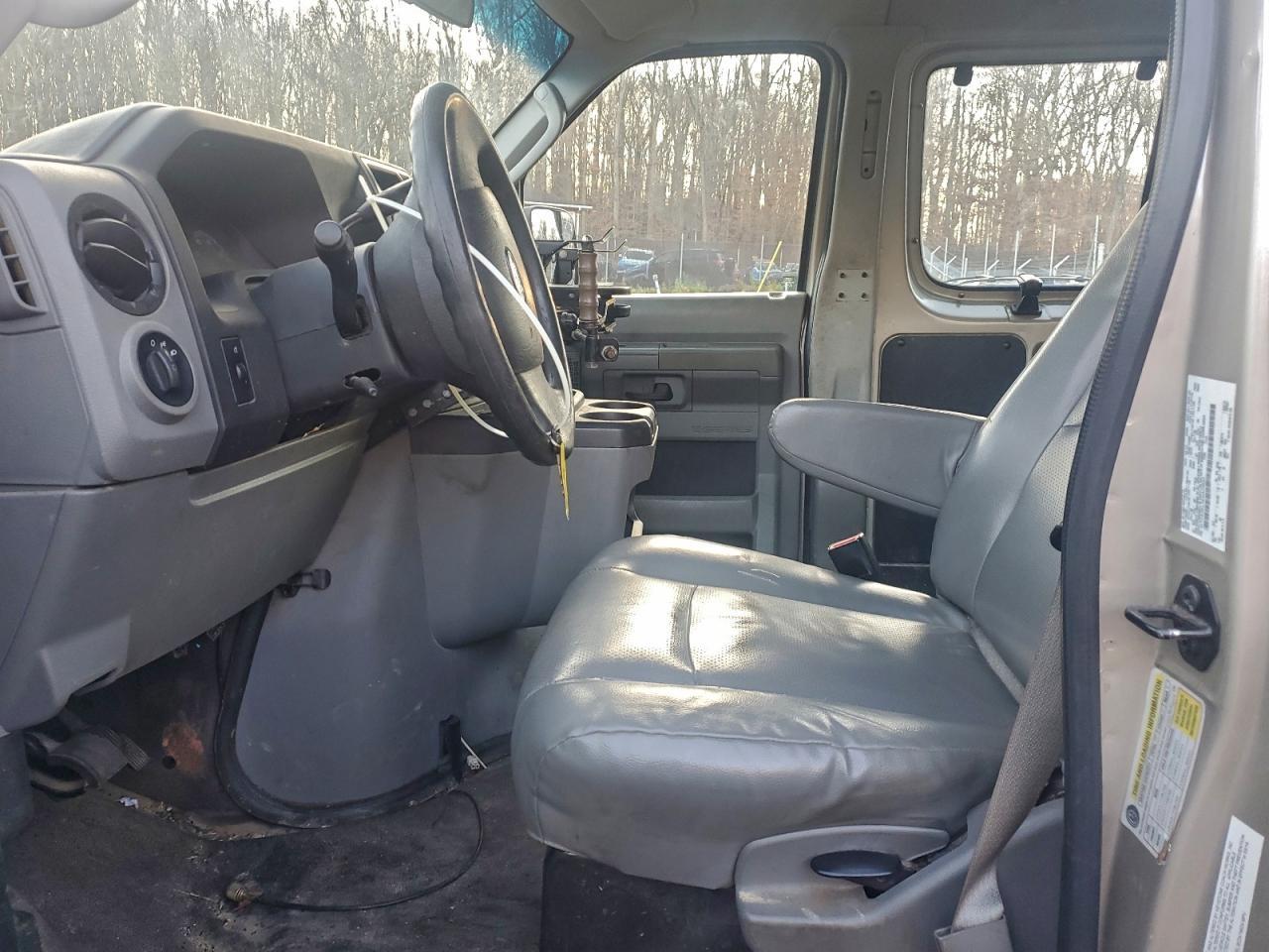 2014 Ford Econoline E250 Van - Image 7