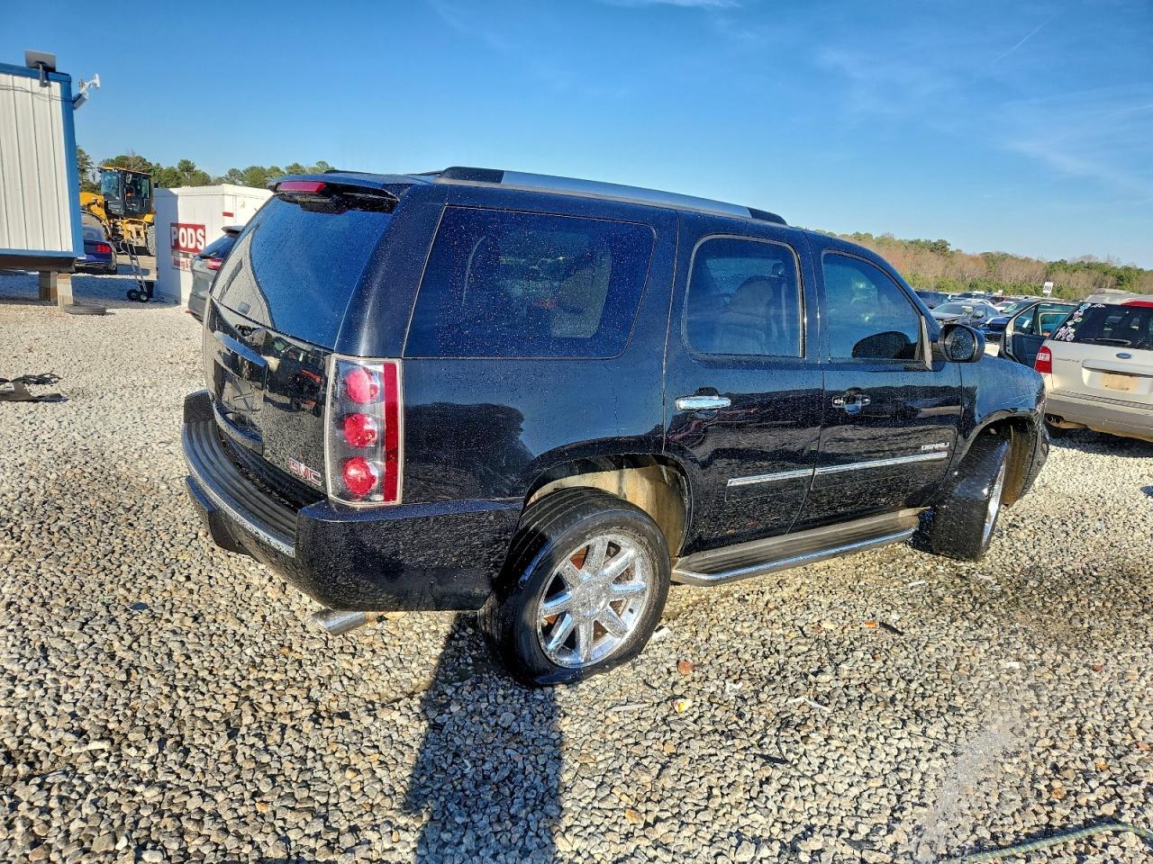 2011 GMC Yukon Denali - Фото 3