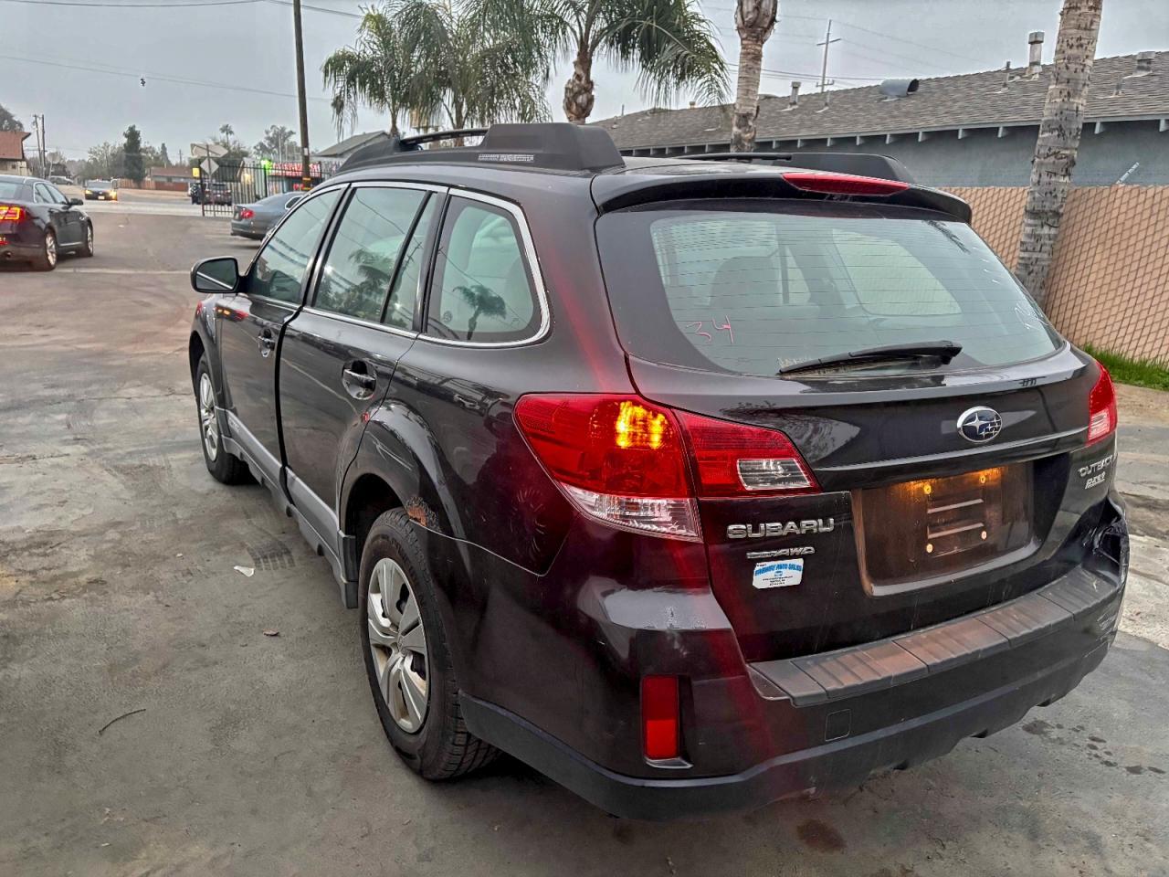 2010 Subaru Outback 2.5I - Фото 3