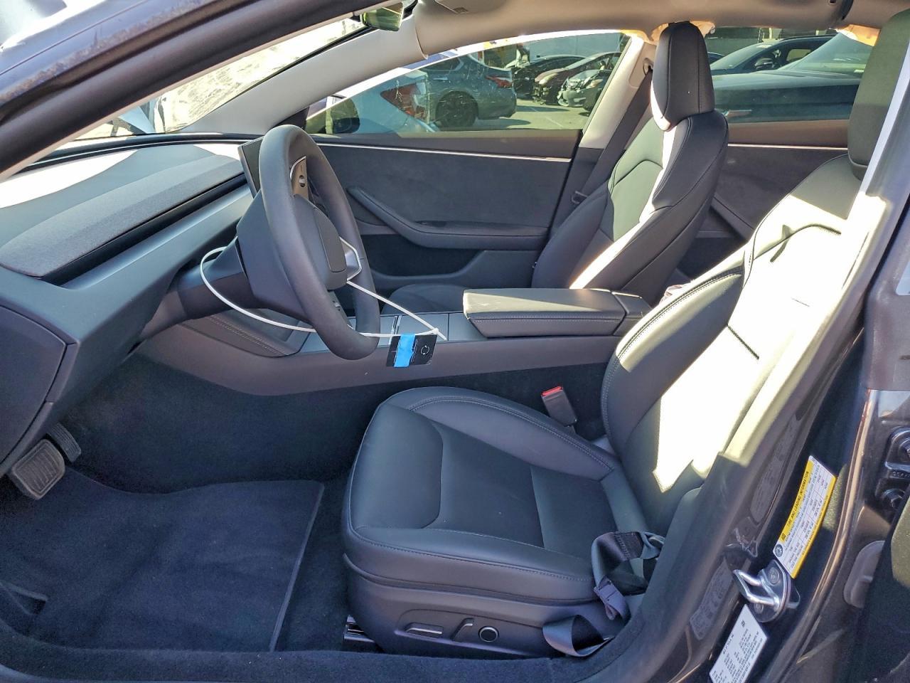 2025 Tesla Model 3 - Фото 7