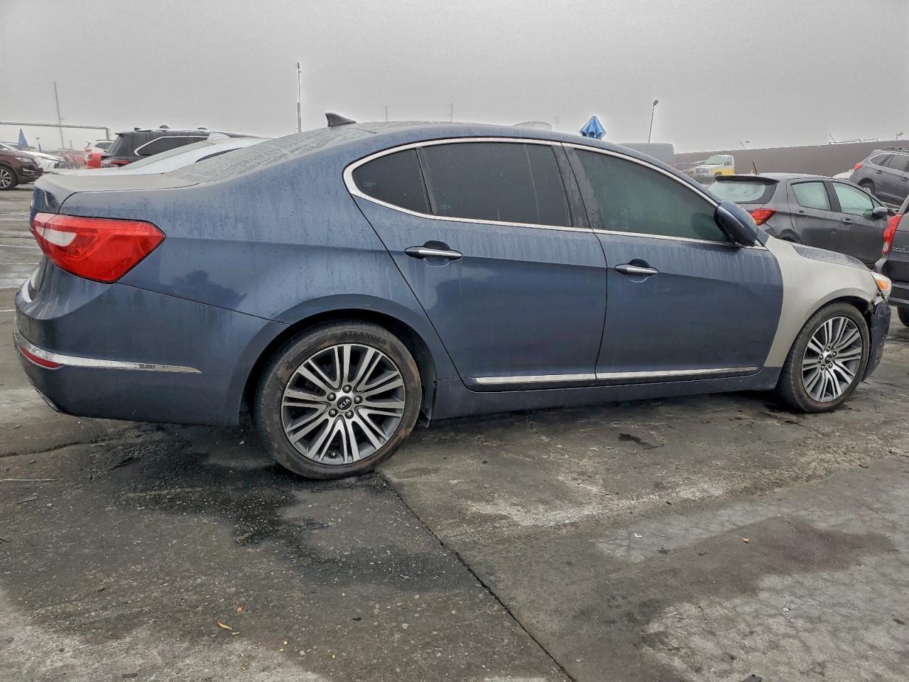 2014 Kia Cadenza Premium - Image 3