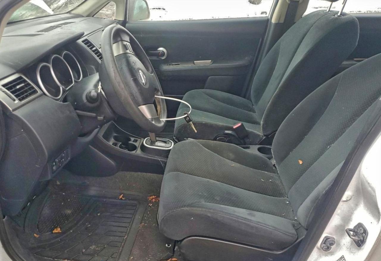 2011 Nissan Versa S - Фото 7