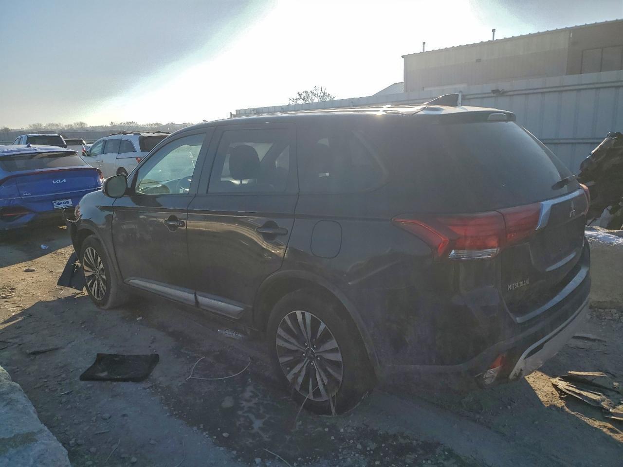 2019 Mitsubishi Outlander Se - Image 2