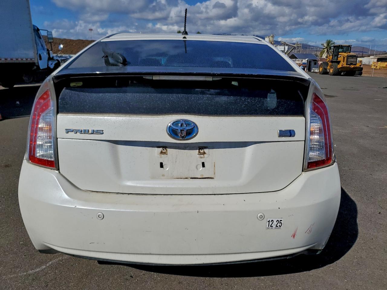 2013 Toyota Prius - Image 6