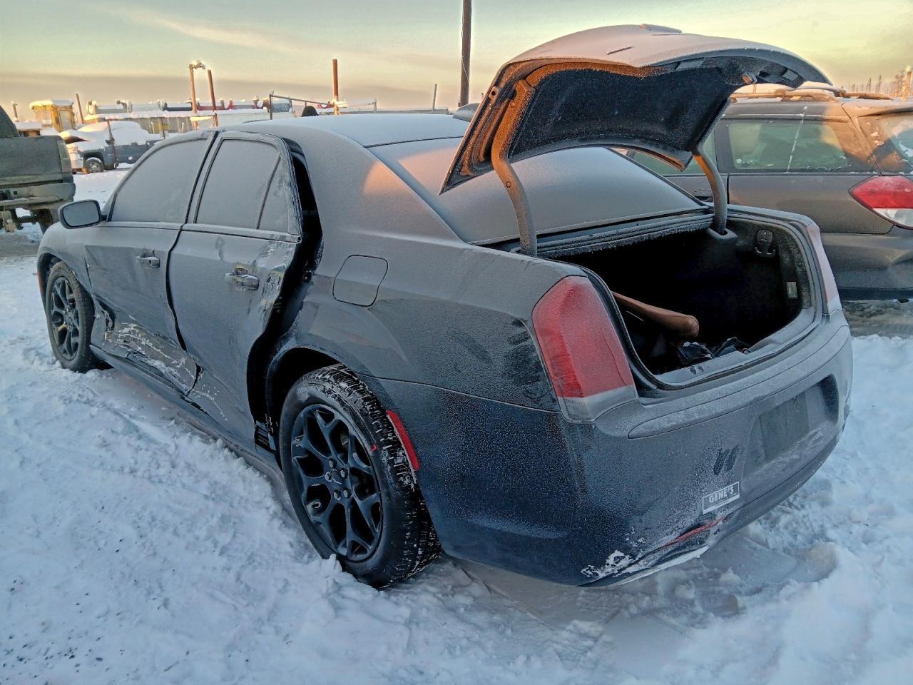 2020 Chrysler 300 Touring - Фото 2