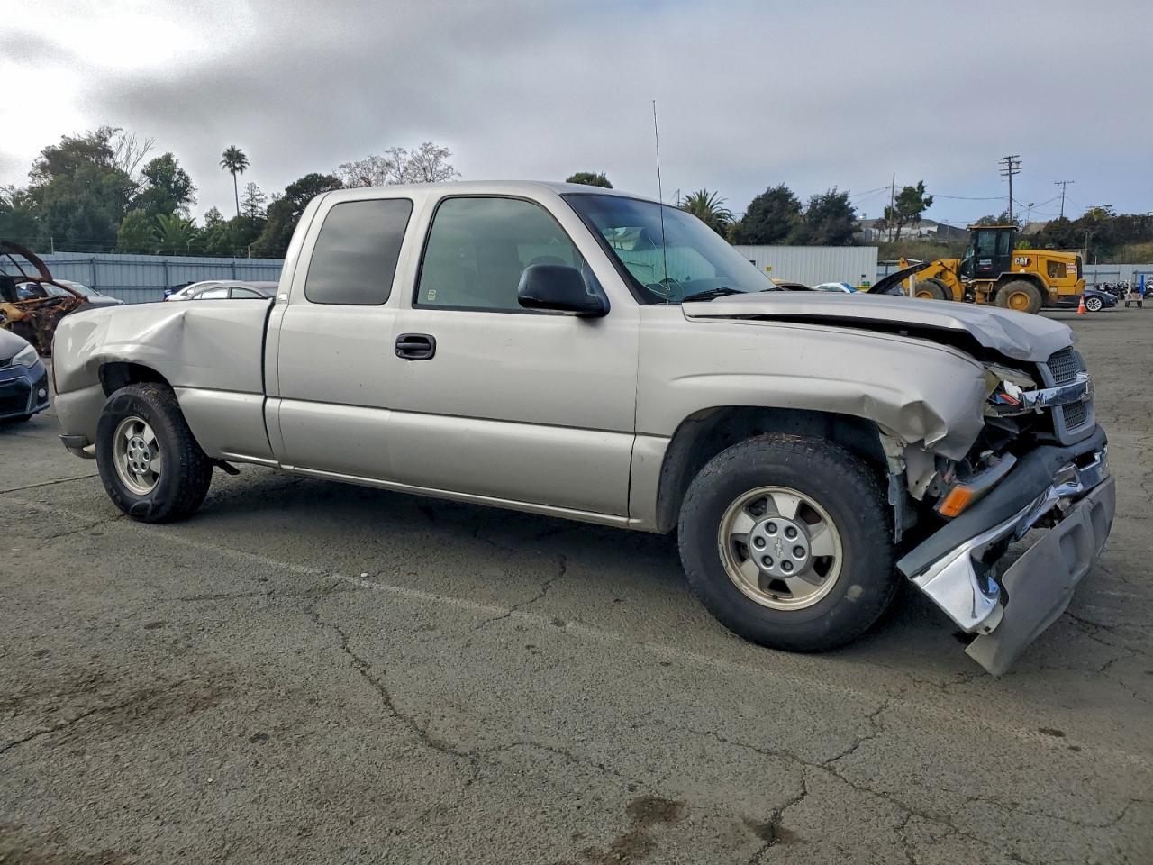 2004 Chevrolet Silverado - Image 4