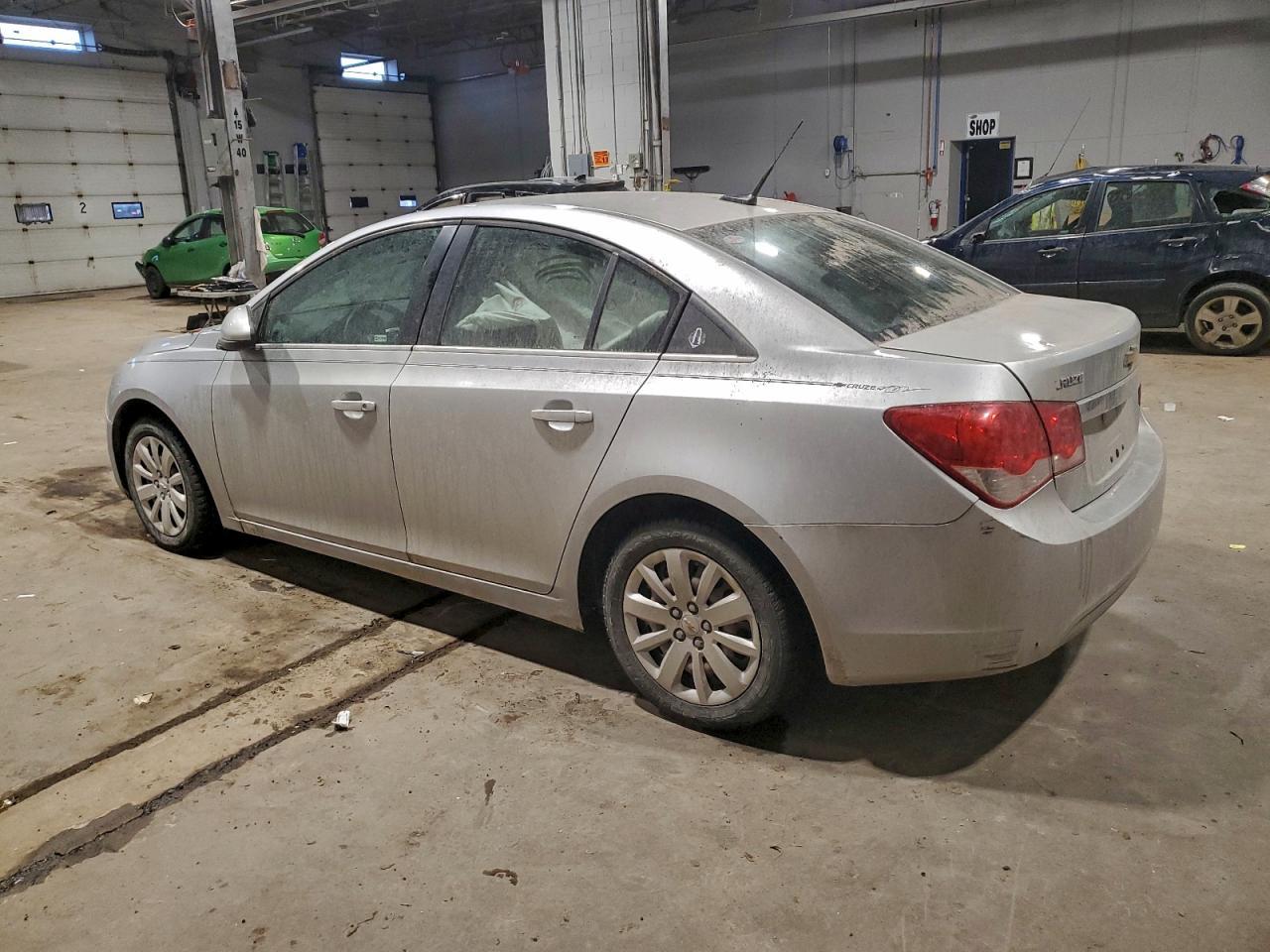 2011 Chevrolet Cruze Lt - Image 2