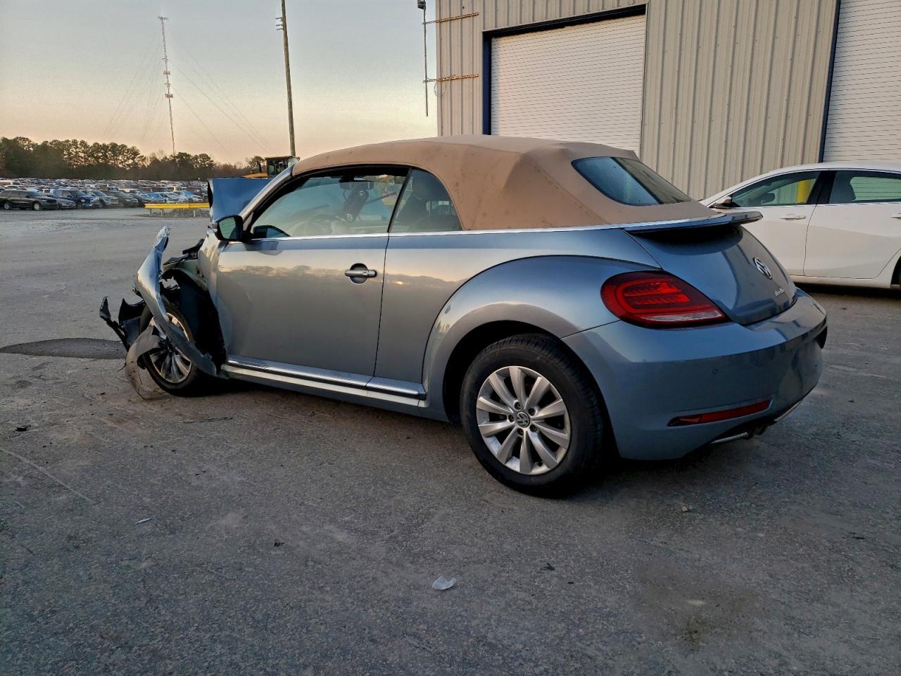 2019 Volkswagen Beetle S - Фото 2