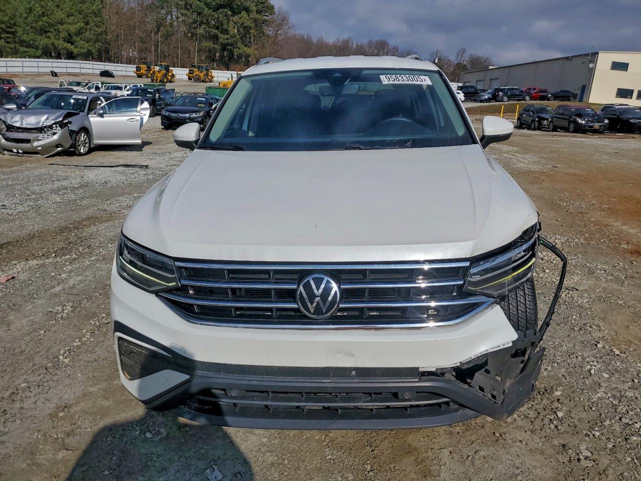 2023 Volkswagen Tiguan Se - Image 5