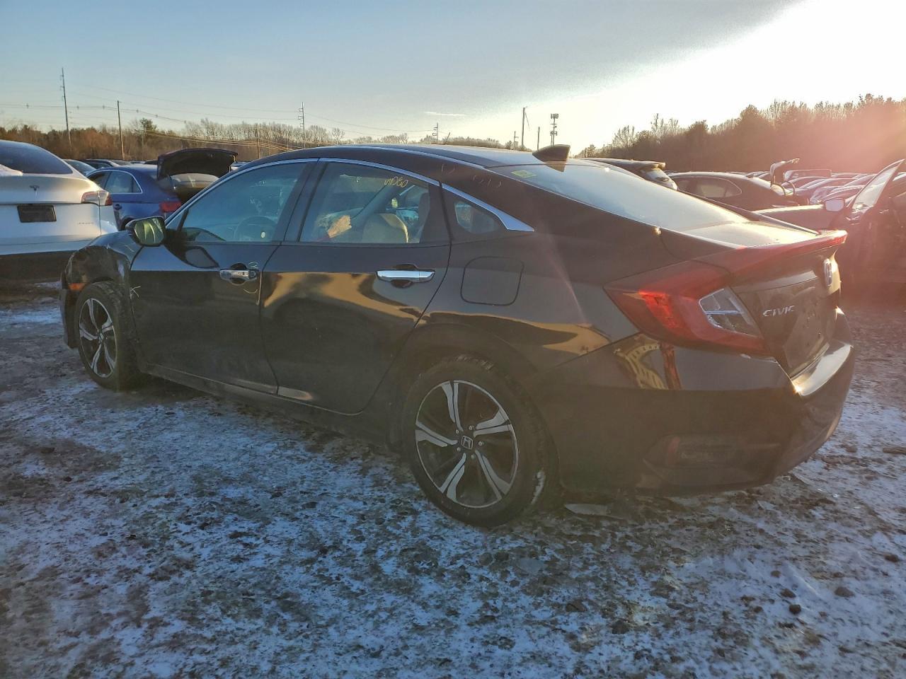 2016 Honda Civic Touring - Image 2